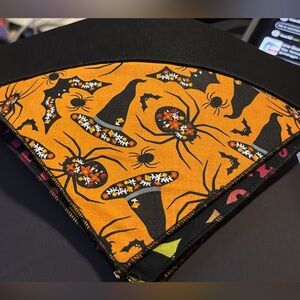 Halloween Themed Orange and Black dog 🐶 bandana S goes threw the dogs collar